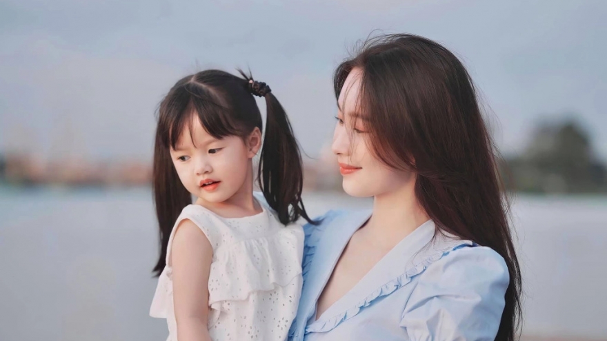 Sao Việt 26/3: Con gái 7 tuổi của Đặng Thu Thảo được khen càng lớn càng xinh