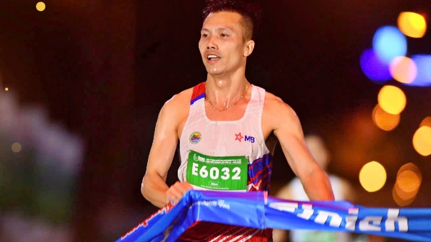 Đỗ Quốc Luật lập kỷ lục vô tiền khoáng hậu ở Tiền Phong Marathon 2025