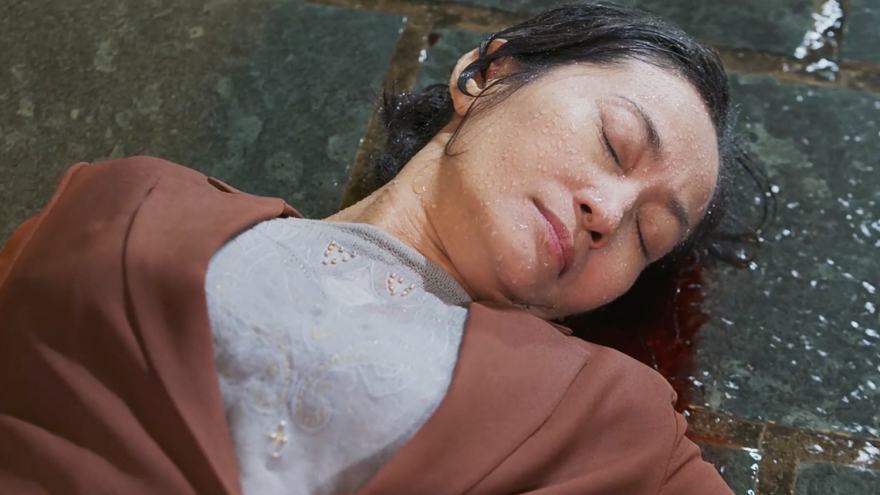 NSƯT Hạnh Thúy kiệt sức, ngất xỉu trên phim trường