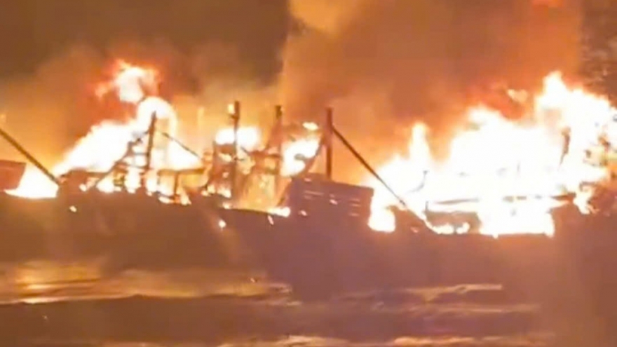 Nhiều tàu cá bị cháy thiệt hại đến 5 tỷ đồng