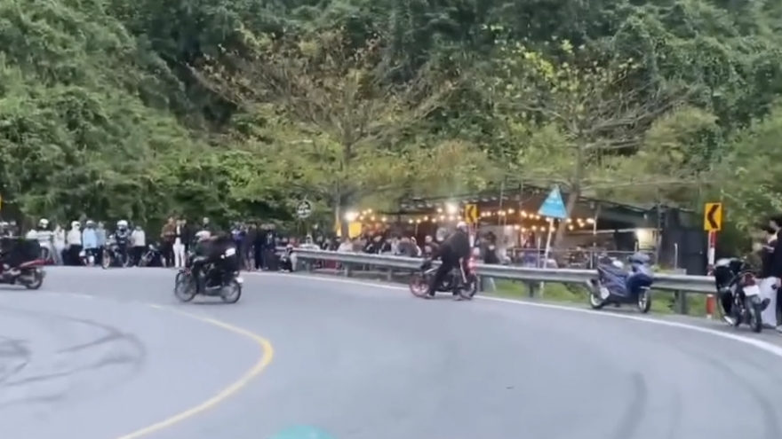 Làm rõ nhóm đối tượng cầm hung khí đuổi đánh người trên đèo Hải Vân