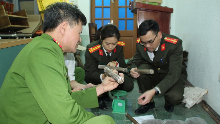 Bắt quả tang 4 đối tượng mua bán trái phép vật liệu nổ ở Thanh Hóa