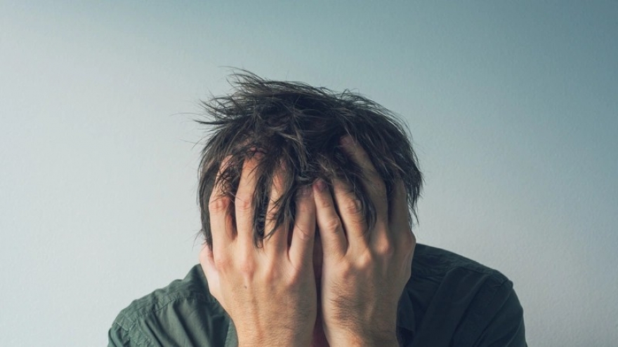 Chị họ bên nhà vợ nhiều lần "động chạm" làm tôi rất bức xúc, khó chịu