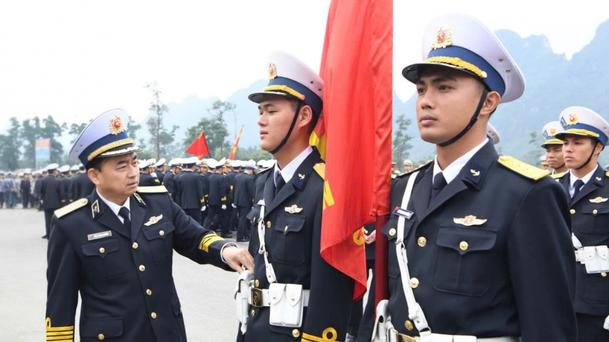 Tư lệnh Hải quân thăm và động viên khối tham gia diễu binh, diễu hành