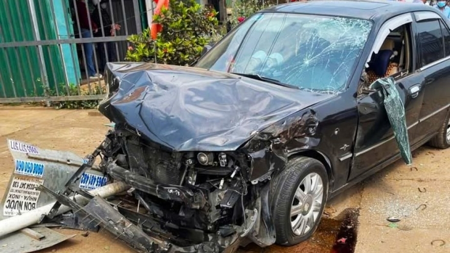 Ô tô tông xe máy kéo tại Đắk Lắk, 3 người nhập viện cấp cứu