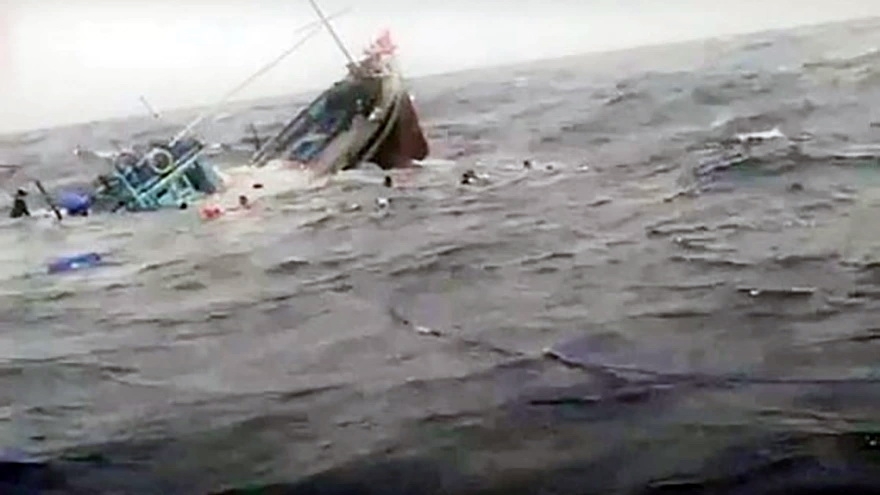 Nỗ lực tìm kiếm 4 ngư dân Quảng Nam mất tích trên biển