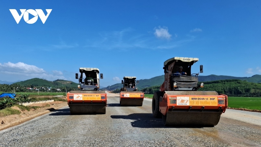 Xử lý nghiêm các nhà thầu vi phạm hợp đồng thi công các dự án cao tốc Bắc-Nam