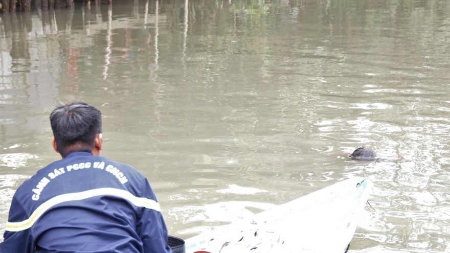 Vớt 1 thi thể nghi bị đuối nước ở thành phố Ngã Bảy, tỉnh Hậu Giang