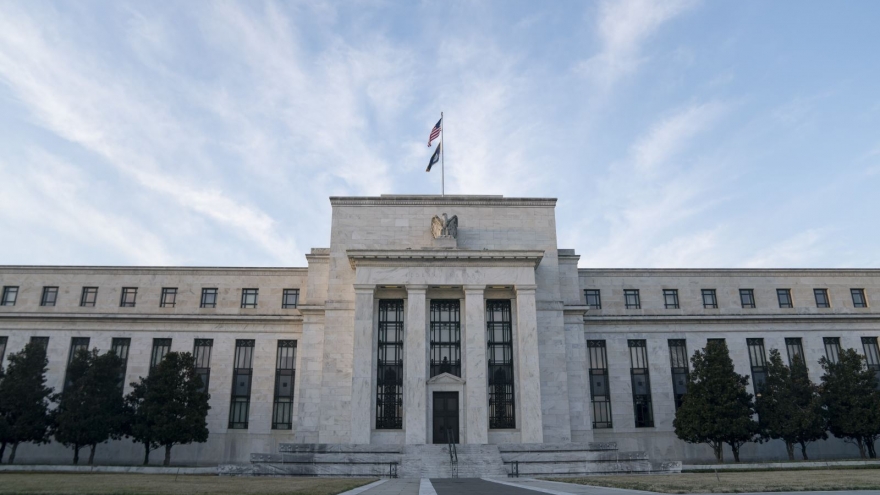 Cục Dữ trữ liên bang Mỹ giữ nguyên lãi suất do lo ngại tác động tiêu cực từ thuế quan