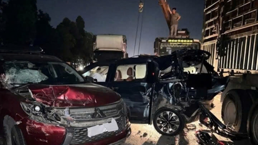 10 ô tô tông liên hoàn, cao tốc Nội Bài - Lào Cai ùn tắc kéo dài