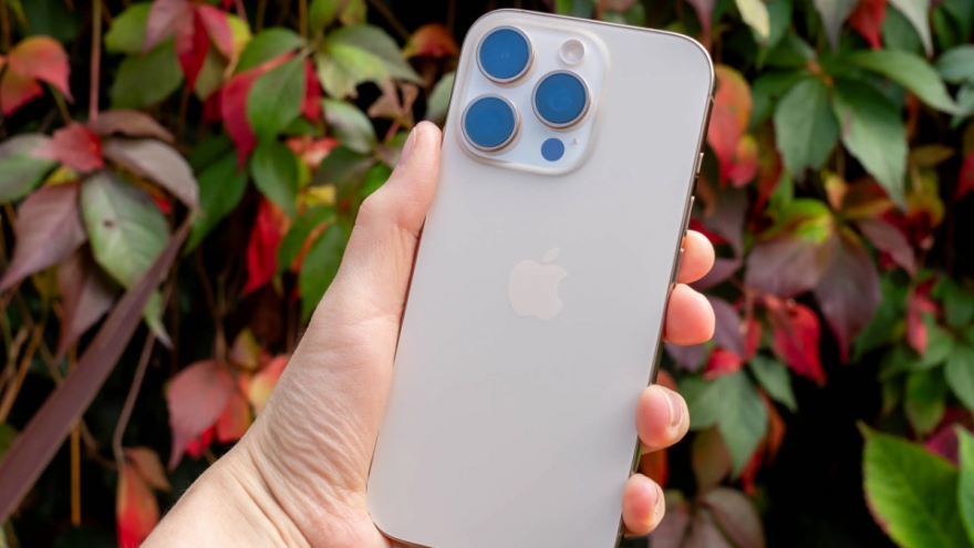 Apple tăng cường gửi iPhone và đồ điện tử sang Mỹ để tránh thuế