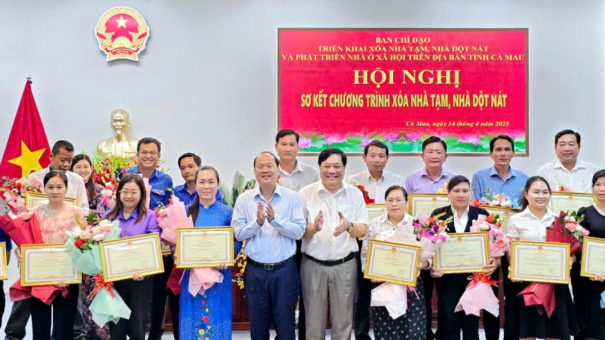 Bí thư Tỉnh ủy Cà Mau khen cấp huyện “tâm tư nhưng làm tốt xóa nhà tạm”