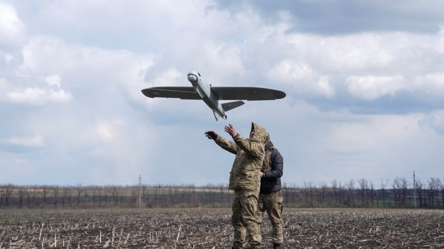 Toàn cảnh quốc tế trưa 2/6: Nga - Ukraine “ăn miếng trả miếng” bằng “bão” UAV