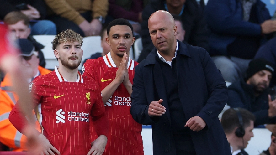 Liverpool vô địch Ngoại hạng Anh 2024/2025: HLV Arne Slot sánh ngang Mourinho
