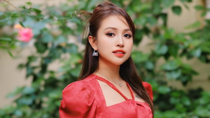 MC Vân Hugo xin lỗi vì quảng cáo sữa, khẳng định con trai vẫn đang dùng sản phẩm