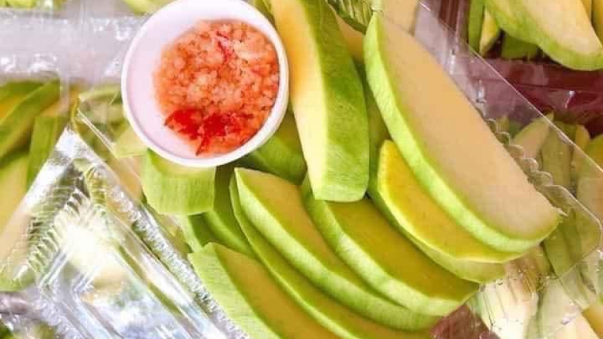 Xoài hạt lép dội chợ, giá rẻ như rau