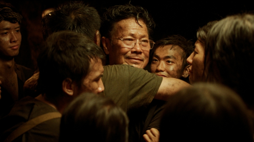 NSƯT Cao Minh và Diễm Hằng Lamoon vừa diễn vừa hát trong phim "Địa đạo"