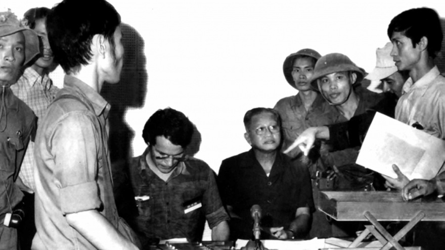 Nghe Đài phát thanh biết Sài Gòn đã được giải phóng