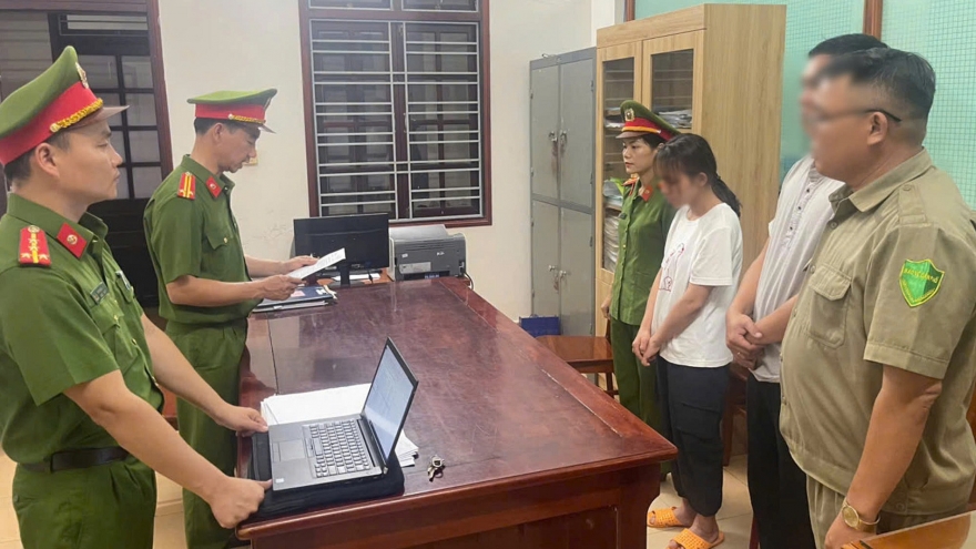 Tạm giữ hình sự bảo mẫu bạo hành trẻ em ở Quảng Nam