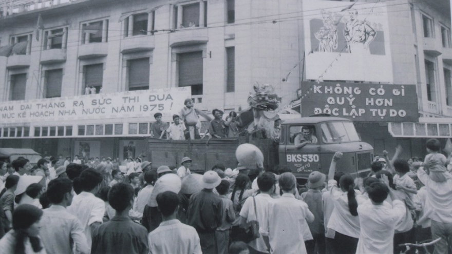 Xúc động nghe lại bài bình luận của Đài Tiếng nói Việt Nam ngày 30/4/1975