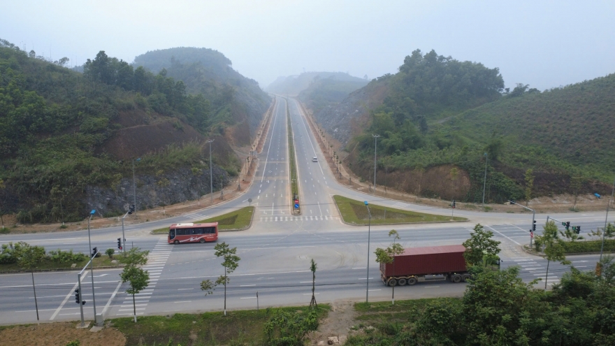 Yên Bái khánh thành công trình chào mừng 50 năm thống nhất đất nước