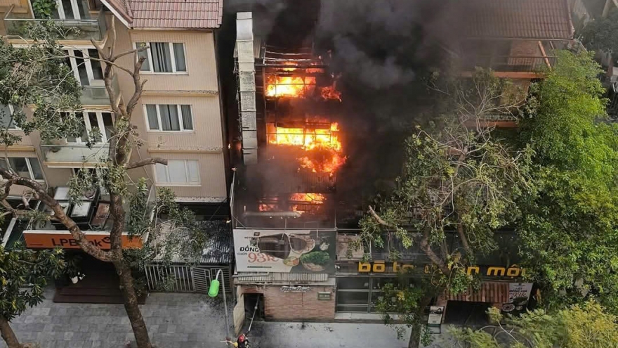 Cháy nhà hàng bò tơ ở Hà Nội