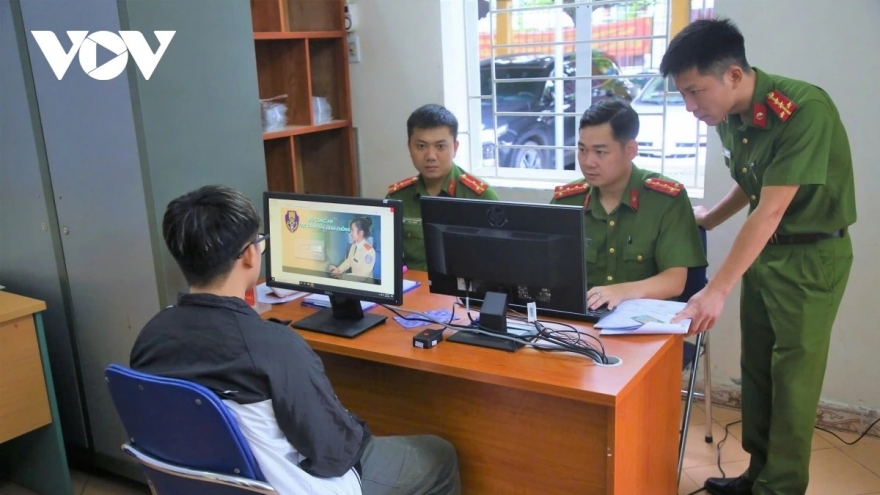 Hà Nội lập mã QR giải đáp thắc mắc về cấp đổi giấy phép lái xe