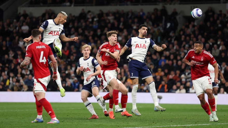 Kết quả vòng 33 Ngoại hạng Anh: Tottenham phơi áo trên sân nhà trước Nottingham