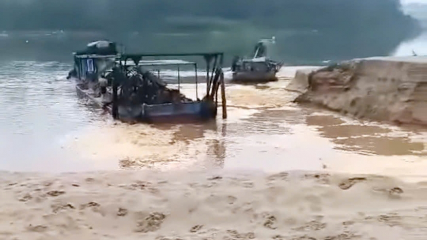 Nghệ An lập đoàn kiểm tra 53 doanh nghiệp khai thác cát, sỏi