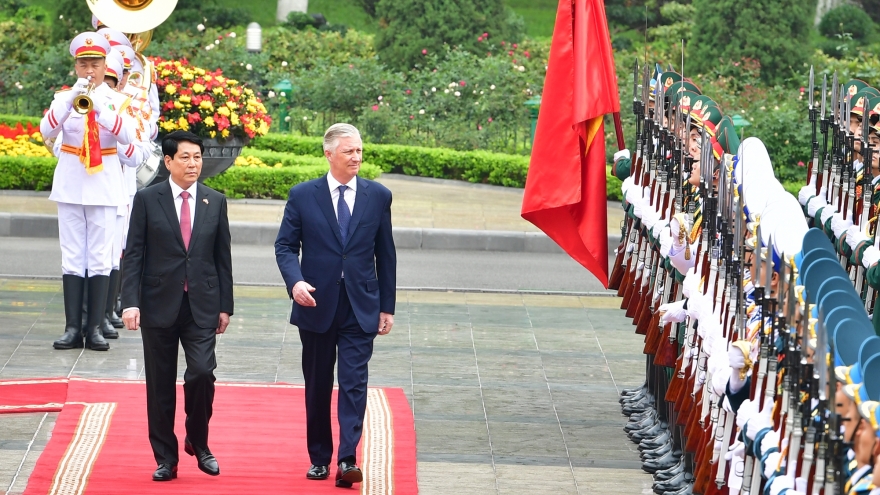 Lễ đón trọng thể Nhà vua và Hoàng hậu Vương quốc Bỉ thăm cấp Nhà nước tới Việt Nam