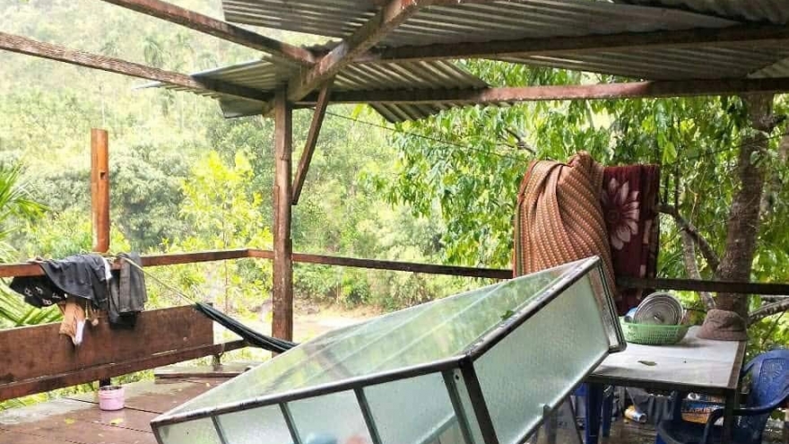 Mưa đá gây hư hại nhiều căn nhà ở huyện Nam Trà My, Quảng Nam