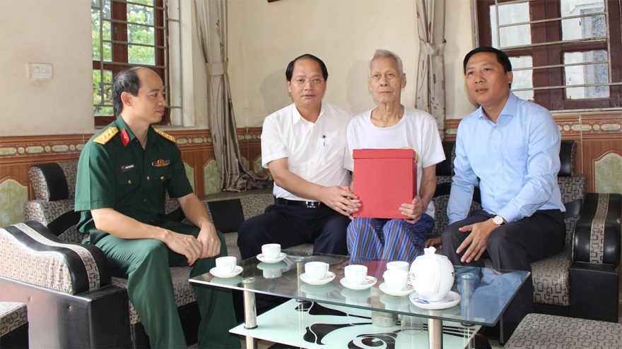 Hà Nội dành 190 tỷ đồng tặng quà người có công
