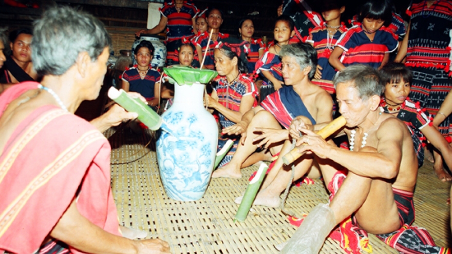 Bảo tồn nghệ thuật nói lý - hát lý của người Cơ Tu ở Nam Giang