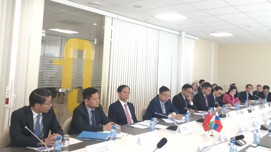 Phó Thủ tướng Bùi Thanh Sơn làm việc tại tỉnh Caluga, Nga