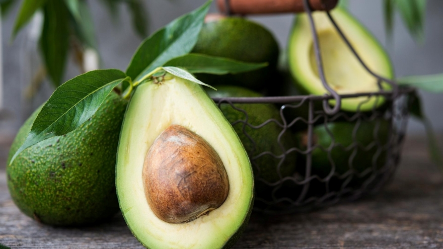 Quả bơ có thứ là "thần dược" cho tim mạch và tiêu hóa, người Việt lại toàn đổ bỏ