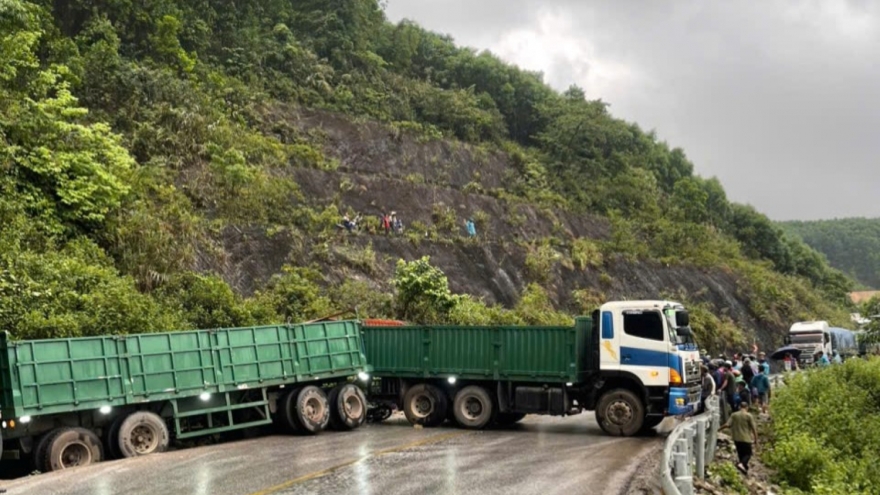 Quảng Bình: Một phụ nữ tử vong tại chỗ sau khi va chạm với xe đầu kéo