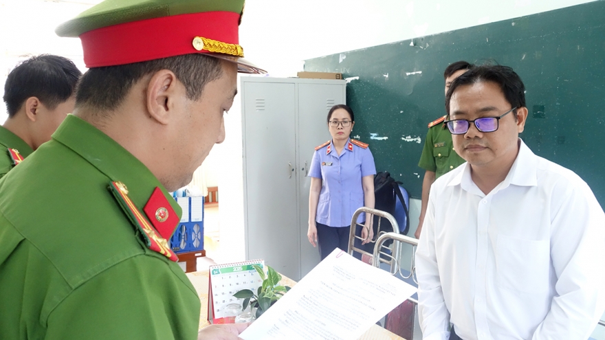 An Giang: Bắt nguyên Giám đốc Trung tâm GDNN - Giáo dục thường xuyên