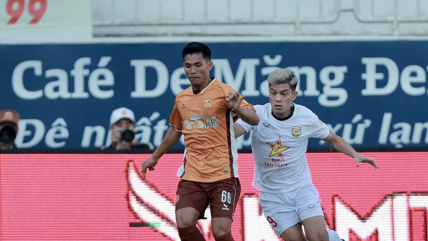 Kết quả V-League hôm nay 18/4: Cầu thủ Việt kiều khiến HAGL thua trận trên sân nhà