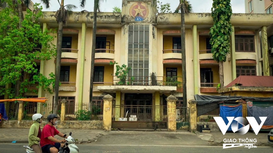 Những trụ sở bỏ hoang giữa lòng Thủ đô