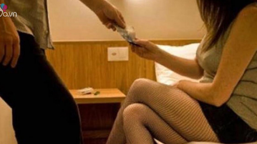 Tôi chỉ đi "bóc bánh trả tiền" chứ không ngoại tình nhưng vợ lại đòi ly hôn
