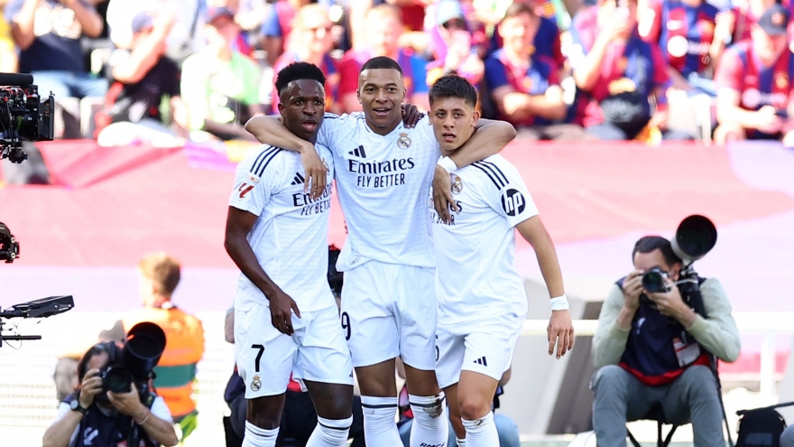 Mbappe ghi hat-trick, Real Madrid vẫn thua cay đắng trước Barca