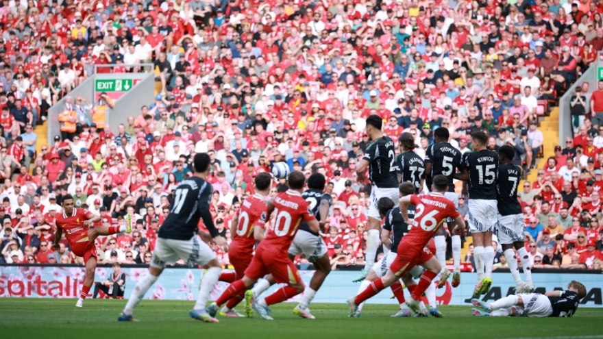 Kết quả vòng 36 Ngoại hạng Anh: Liverpool hòa kịch tính trước 10 người của Arsenal