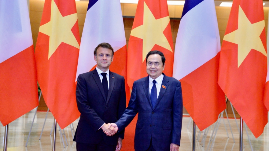 Chủ tịch Quốc hội Trần Thanh Mẫn hội kiến Tổng thống Cộng hòa Pháp Emmanuel Macron