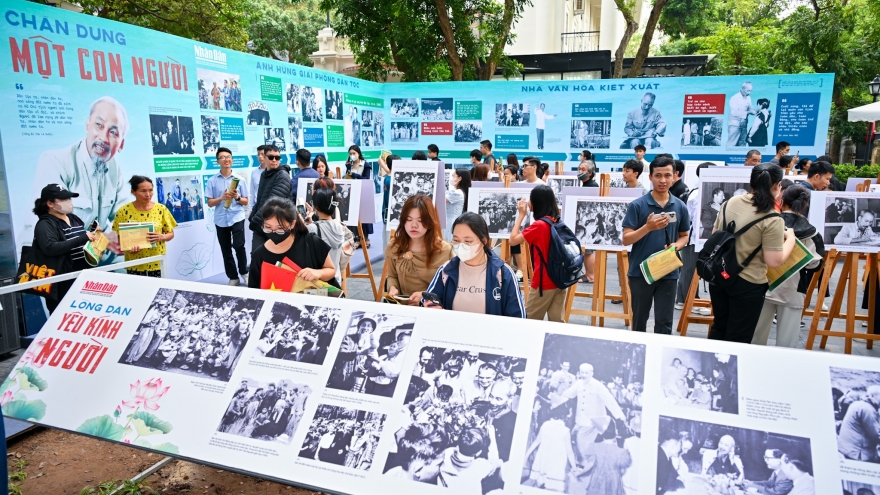 Báo Nhân Dân trưng bày hàng trăm tư liệu quý về Chủ tịch Hồ Chí Minh