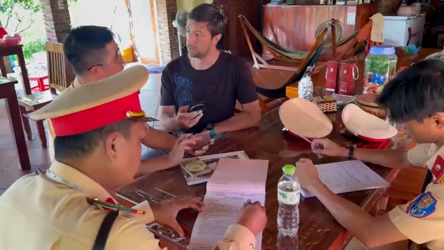 Khách nước ngoài vi phạm luật giao thông ngày càng phổ biến tại Kiên Giang