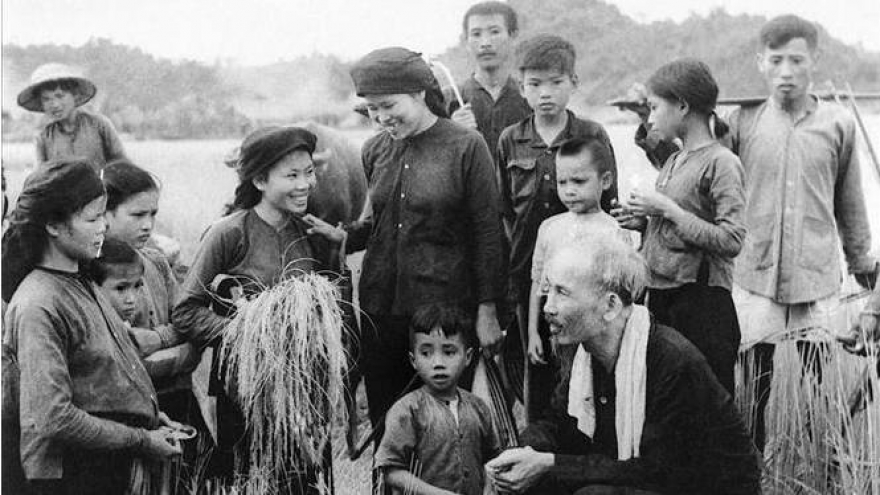 Học Bác để xây dựng phong cách lãnh đạo "gần dân, sát dân"