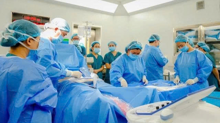 Bộ trưởng Y tế gửi thư khen y bác sĩ bệnh viện Nhi đồng 1 và Từ Dũ