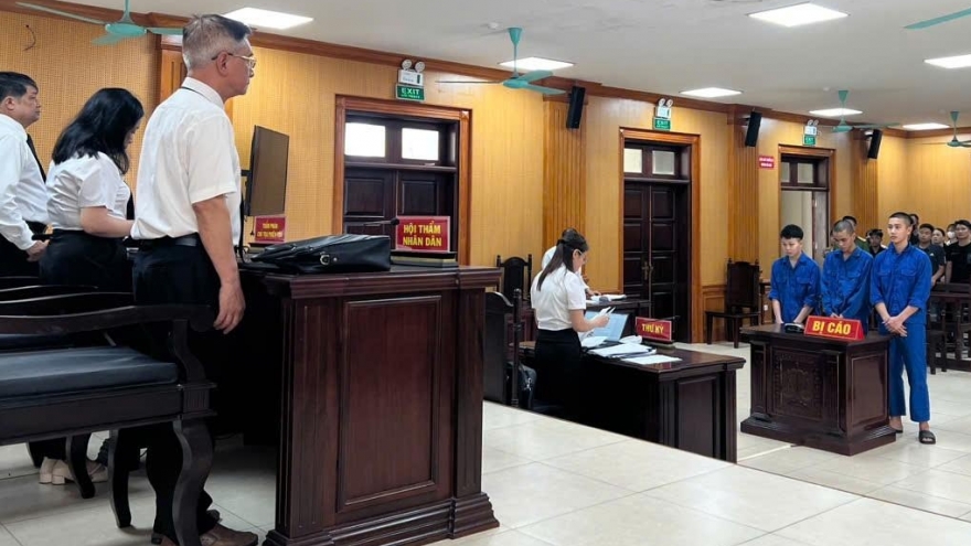 Giấu ma tuý trong bụi cỏ để mua bán, 3 thanh niên lĩnh án hơn 16 năm tù