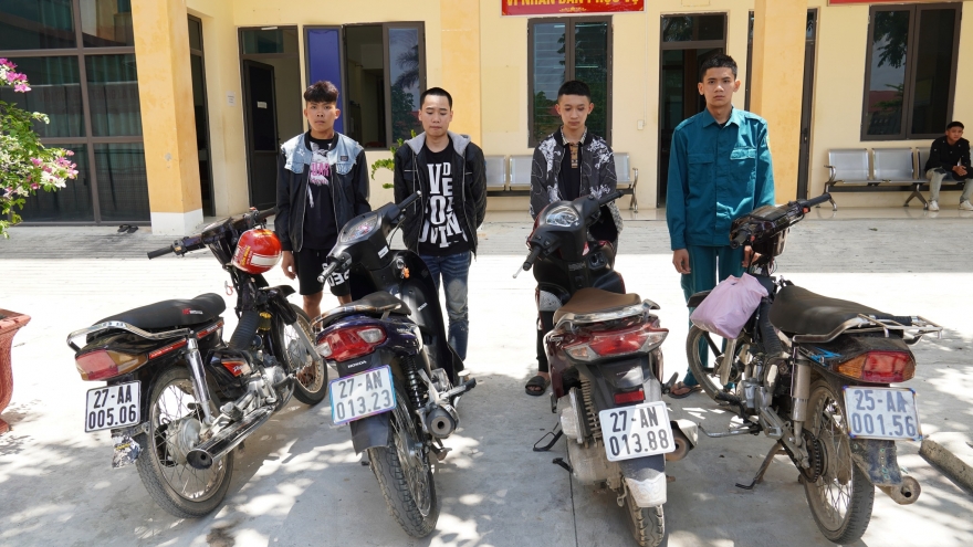 Xử lý nhóm thanh thiếu niên mang theo hung khí, vi phạm giao thông tại Điện Biên