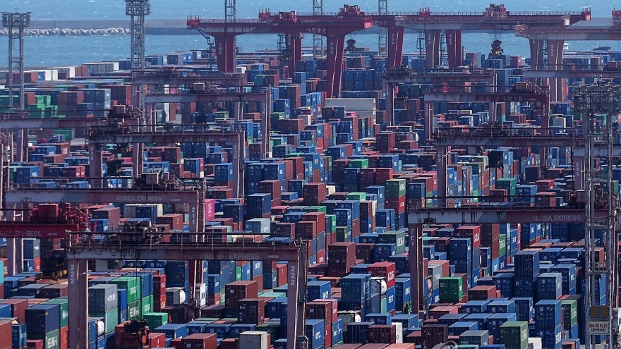 Hàn Quốc duy trì thặng dư thương mại trong bối cảnh xuất khẩu sang Mỹ giảm mạnh